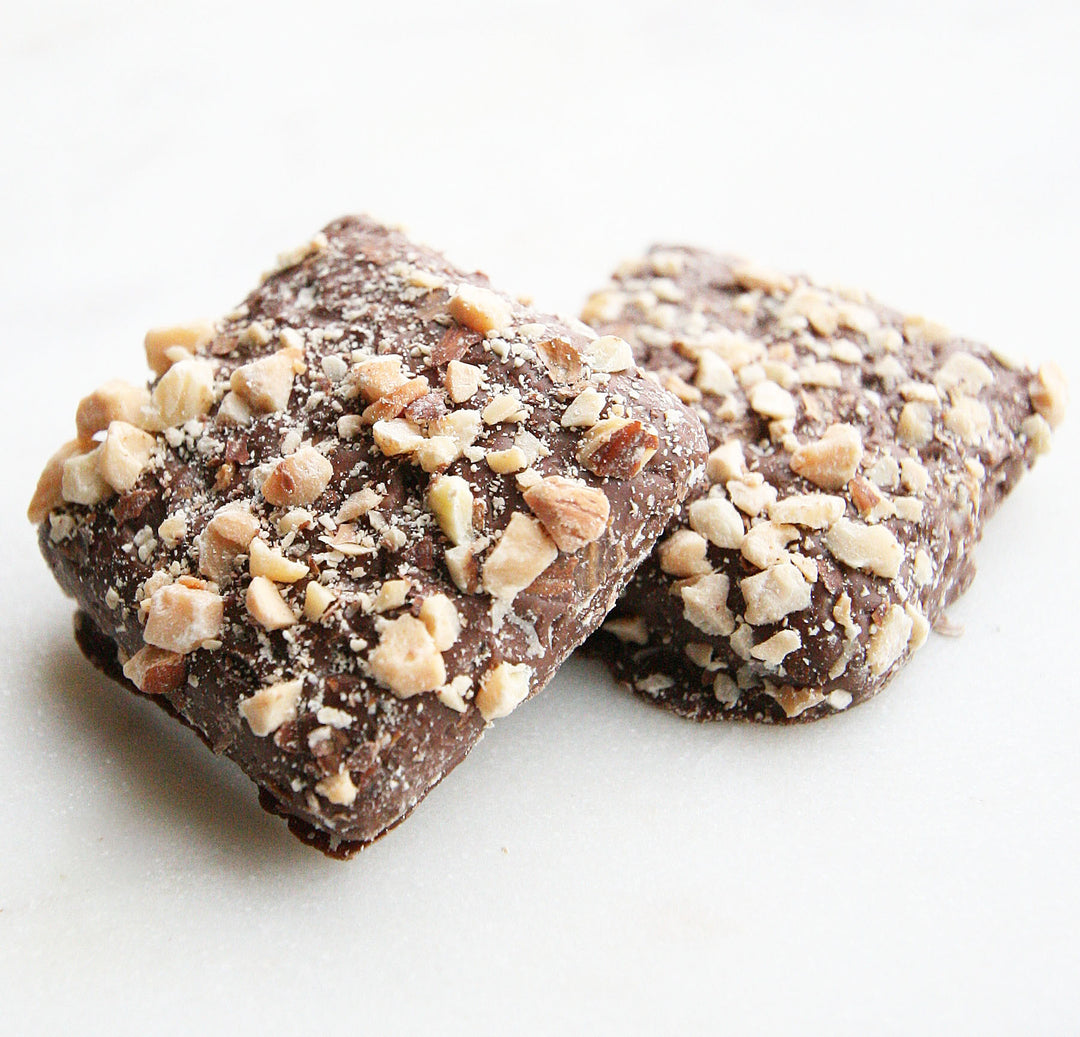 Chocolate con leche y mantequilla de almendras crujientes sin azúcar